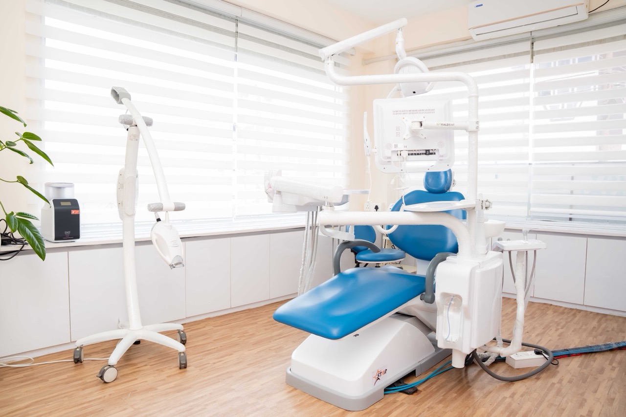 Advanced dental technology at Aura Dental & Aesthetic Clinic