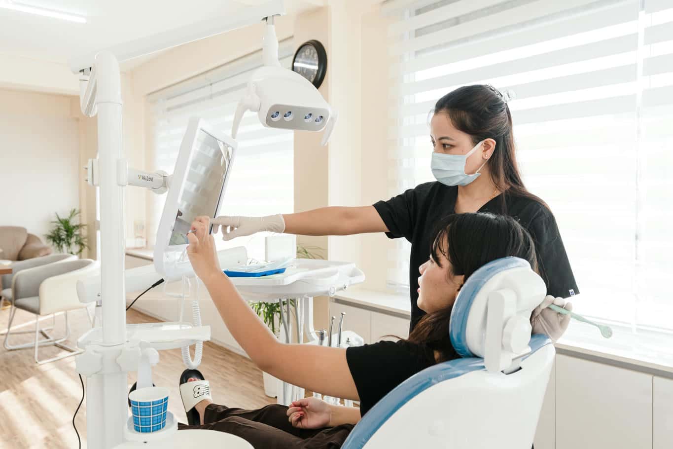 Modern dental clinic interior showcasing advanced technology and patient comfort at Aura Dental & Aesthetic Clinic